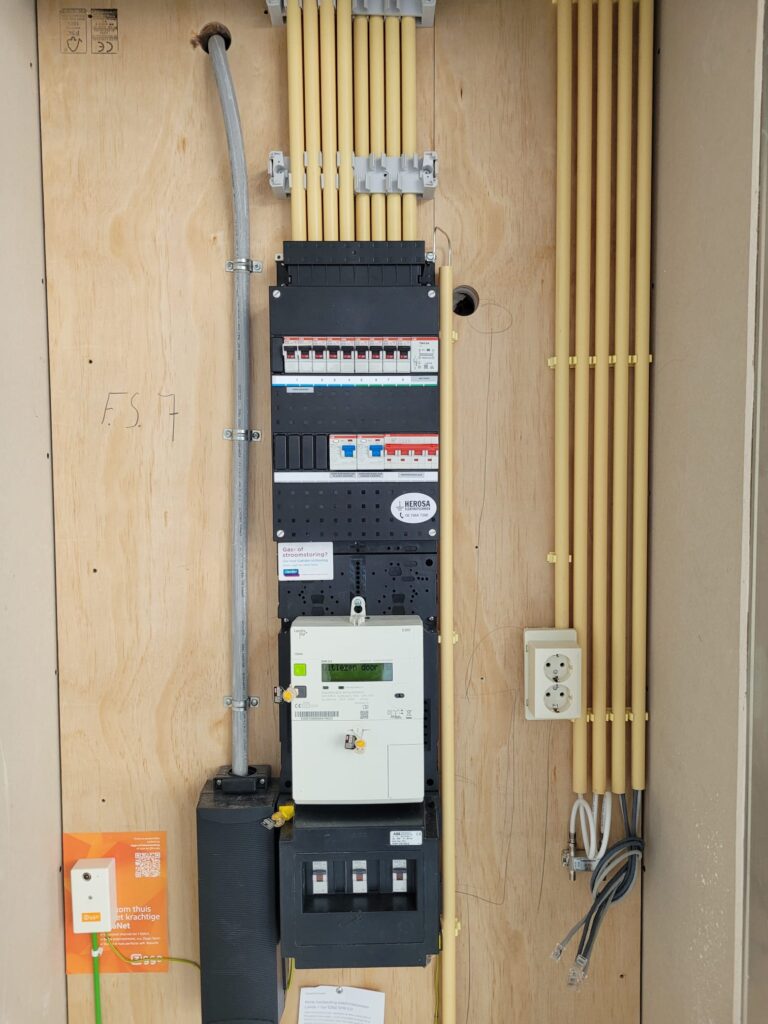 mdk-elektro-amsterdam-diensten-groepenkast-moderne-installatie diensten elektricien Amsterdam groepenkast moderne installatie MDK Elektro